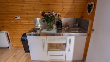 Réfrigérateur, plaque de cuisson, grille-pain