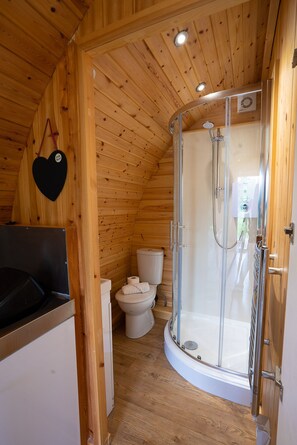 Shower, towels - Somerset glamping pod with access to adventure activities. (East Huntspill)
