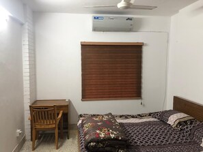 1 bedroom, desk, WiFi, bed sheets