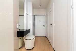 Comfort-Apartment | Wohnbereich | 40-Zoll-Flachbildfernseher mit Satellitenempfang