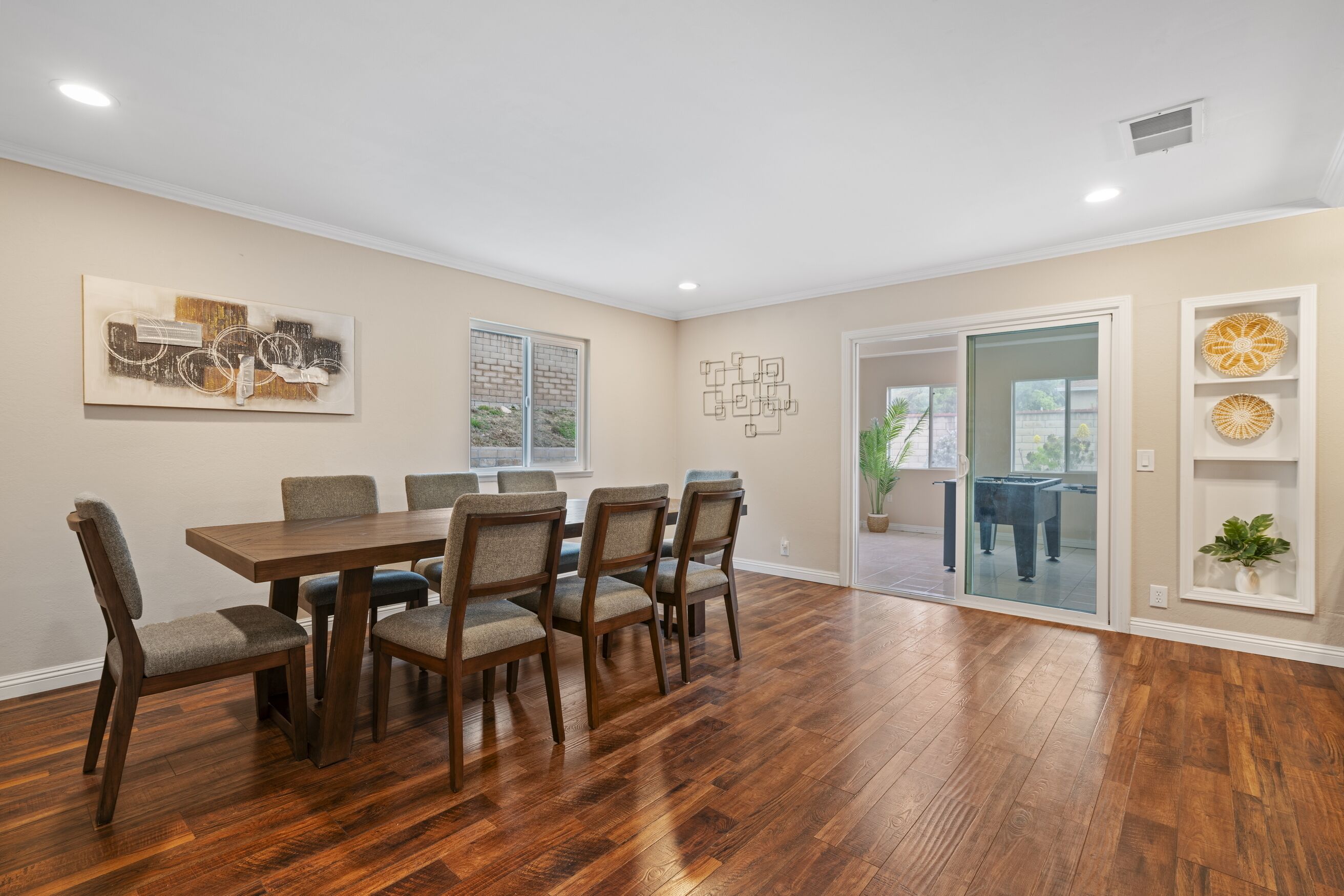 Family Getaway Pool House 5 Beds for 10 Near Disney Mt. SAC Supermarket Shopping