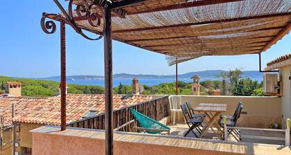 House T3 - 4/5 people - Sea view - Air conditioning - Wifi - Close to the beach - Grimaud