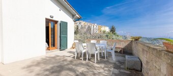 Casa Manes in a panoramic position with large outdoor space