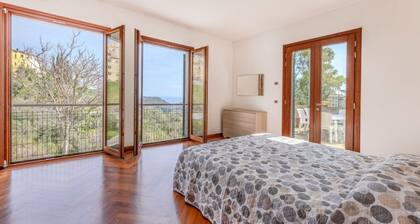 Casa Manes in a panoramic position with large outdoor space