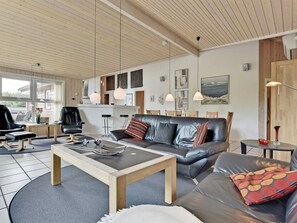 TV, fireplace, DVD player