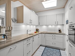 Fridge, microwave, dishwasher, cookware/dishes/utensils