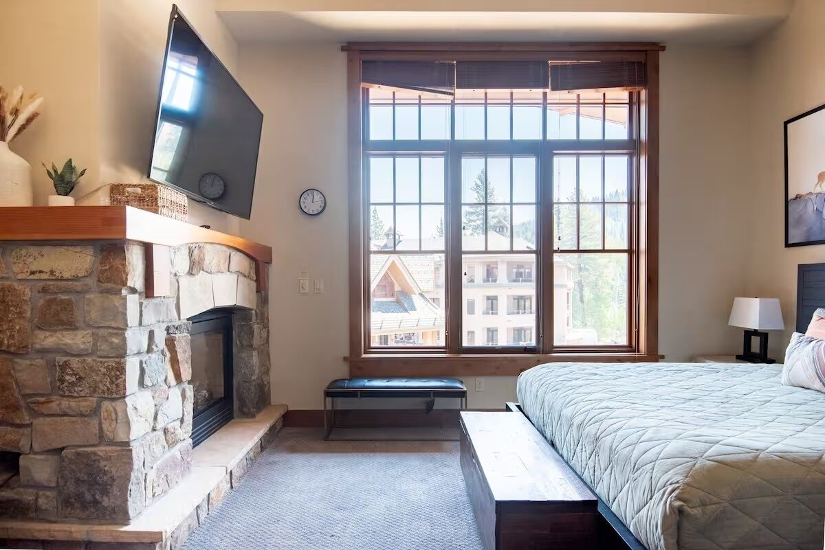 1 habitación, tabla de planchar con plancha, cuna de viaje y wifi 