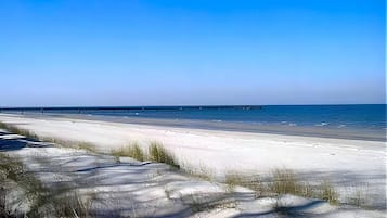 Una spiaggia nelle vicinanze