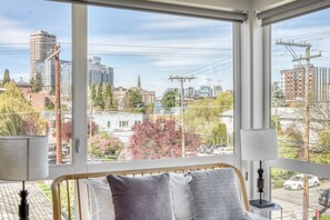 Interior - Terrific Capitol Hill Studio w/ Patio, Gym & In-Unit W/D, by Blueground (Seattle)