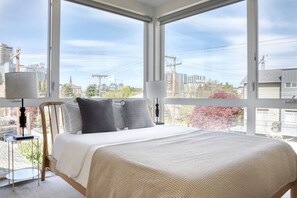 Iron/ironing board, WiFi, bed sheets - Terrific Capitol Hill Studio w/ Patio, Gym & In-Unit W/D, by Blueground (Seattle)