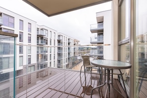 Outdoor dining - The Hunt by Dublin At Home (Dublin)