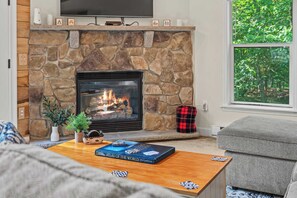 Interior - Alpine Serenity by Avantstay Beach + Lake Access Theater, Deck, Playroom (Albrightsville)