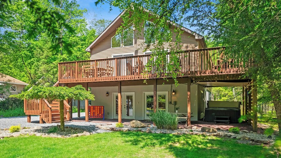 Mews Mountain House by Avantstay Walk to Beach, Hot Tub, Game Room
