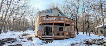 The Bear Foot Lodge by Avantstay Game Room, Deck, Beach/lake Access