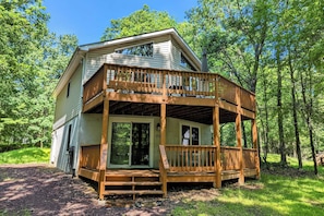 Chalet (3 Bedrooms) | Interior - The Bear Foot Lodge by Avantstay Game Room, Deck, Beach/lake Access (Albrightsville)