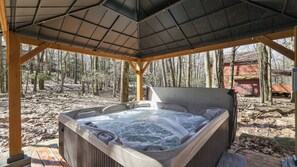 Interior - Hot Tub + Sauna + Deck + Firepit + Beach Access + Near Dining Grateful Escape by Avantstay (Lake Harmony)