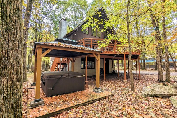 Hot Tub + Sauna + Deck + Firepit + Beach Access + Near Dining Grateful Escape By Avantstay - Lake Harmony, PA