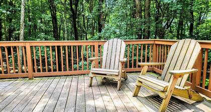 Woodland Oasis by Avantstay Hot Tub, Firepit, Walk to Lake