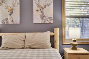 House (6 Bedrooms) | Interior - Woodland Oasis by Avantstay Hot Tub, Firepit, Walk to Lake (Lake Harmony)