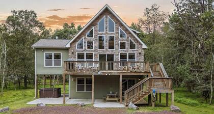 Sleeps 18 Lake Access, Game Room, Close to Skiing Otter Banks by Avantstay
