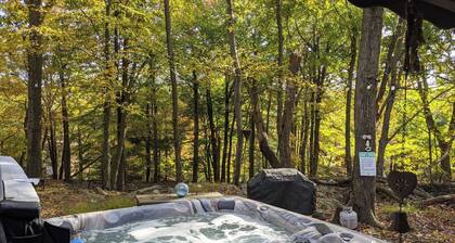 Harmony Cottage by Avantstay Lake Access, Hot Tub, Fire Pit, & Game Room
