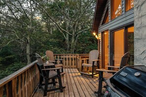 House (5 Bedrooms) | Interior - Sky View Chalet by Avantstay Stunning Interior, Spacious Deck, Hot Tub, & View (Lake Harmony)