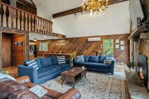 House (5 Bedrooms) | Interior - Sky View Chalet by Avantstay Stunning Interior, Spacious Deck, Hot Tub, & View (Lake Harmony)