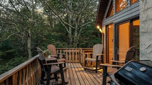 Interior - Sky View Chalet by Avantstay Stunning Interior, Spacious Deck, Hot Tub, & View (Lake Harmony)