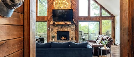 House (5 Bedrooms) | Interior