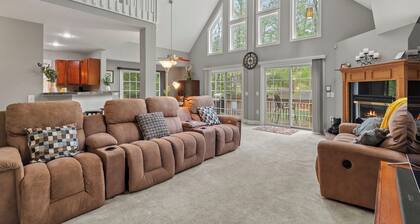 Chalet on Chalet by Avantstay Pocono Retreat + Firepit Summer Beach Access + Mins to Big Boulder Skiing