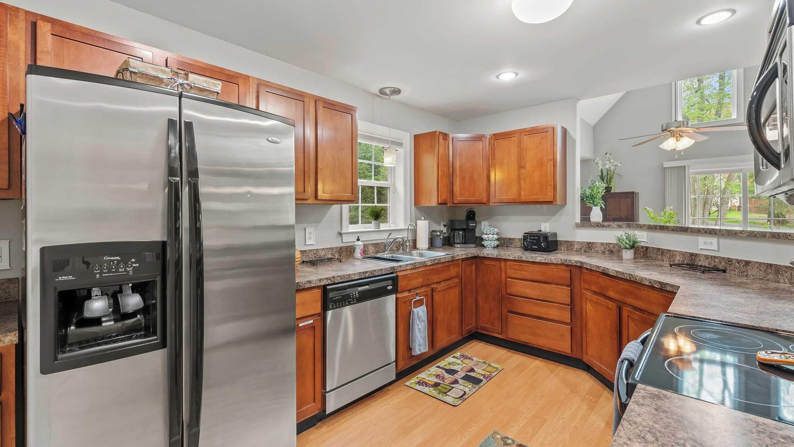 Chalet (3 Bedrooms) | Private kitchen | Fridge, microwave, oven, stovetop