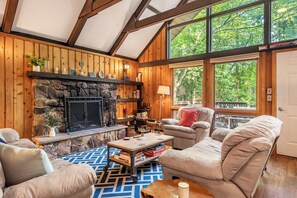 テレビ、テーブルサッカー台