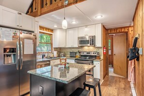 ハウス (4 Bedrooms) | 専用キッチン | 冷蔵庫、電子レンジ、オーブン、コンロ