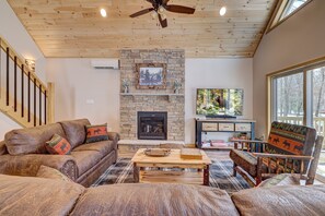 TV, fireplace, table football - Over the Top Lodge by Avantstay Hot Tub, Shared Pool, Beach/lake Access (Albrightsville)