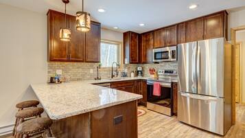 Chalet (6 Bedrooms) | Private kitchen | Fridge, microwave, oven, stovetop
