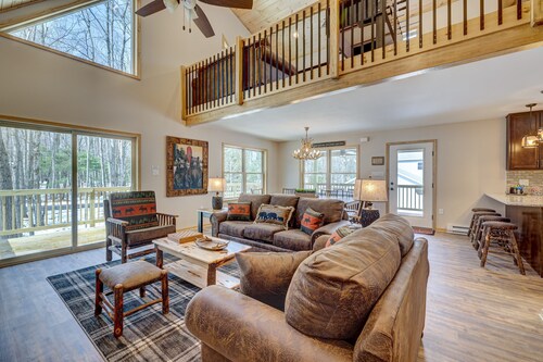 Over the Top Lodge by Avantstay Hot Tub, Shared Pool, Beach/lake Access