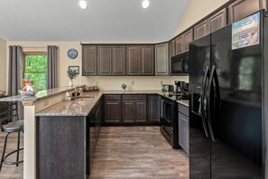 Private kitchen - Summit Solitude by Avantstay Lake & Beach Access (Albrightsville)