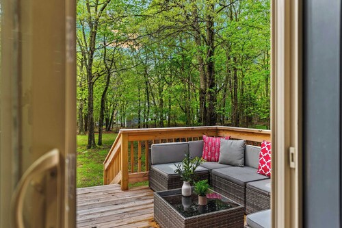 The Tranquil Trails by Avantstay Lake Access, Deck, Fireplace