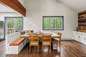 Interior - The Tranquil Trails by Avantstay Lake Access, Deck, Fireplace (Albrightsville)