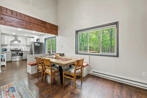 Interior - The Tranquil Trails by Avantstay Lake Access, Deck, Fireplace (Albrightsville)