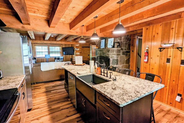 House (4 Bedrooms) | Interior - Hickory Cabin by Avantstay Firepit, Hot Tub, Game Room, Great Location (Lake Harmony)