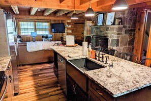 House (4 Bedrooms) | Interior - Hickory Cabin by Avantstay Firepit, Hot Tub, Game Room, Great Location (Lake Harmony)