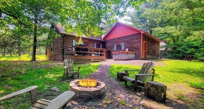 Hickory Cabin by Avantstay Firepit, Hot Tub, Game Room, Great Location