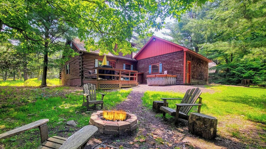 Hickory Cabin by Avantstay Firepit, Hot Tub, Game Room, Great Location