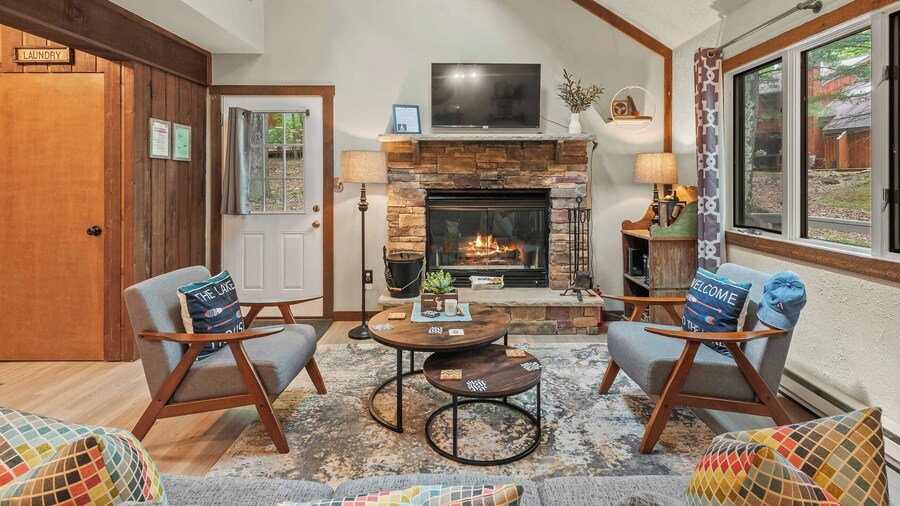 Boulder Pointe by Avantstay Deck & Forest Views, Boulder Lake Club Passes