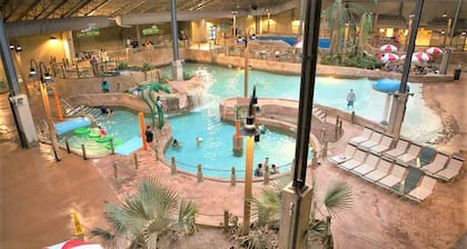 Double Diamond Lodge by Avantstay Group Escape w/ Firepit, Patio, Activities