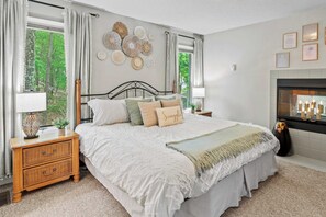 House (4 Bedrooms) | Interior - The Boulder Inn by Avantstay Indoor Hot Tub, Game Room, Outdoor Fire Pit (Lake Harmony)