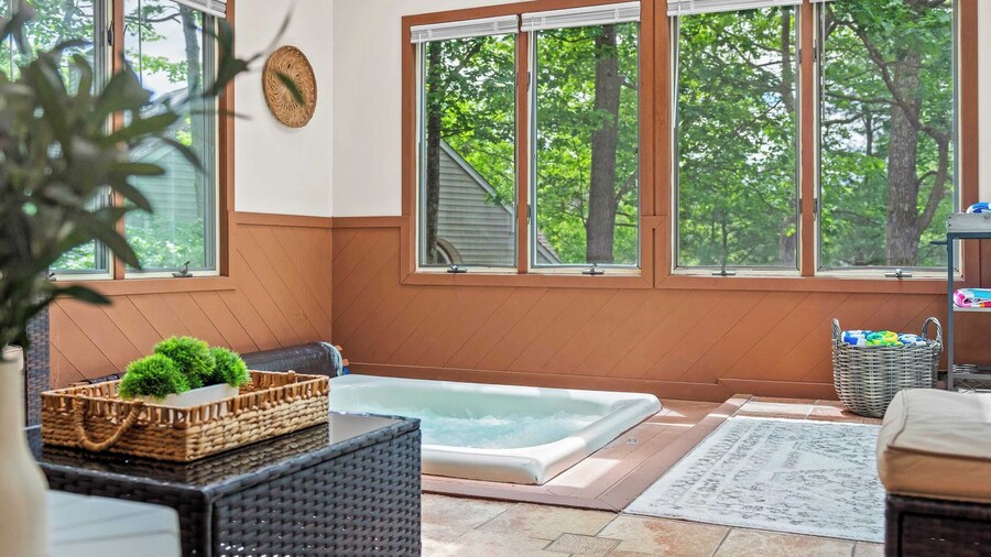 The Boulder Inn by Avantstay Indoor Hot Tub, Game Room, Outdoor Fire Pit