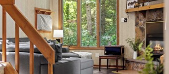 Harmony Ridge by Avantstay Fireplace, Large Deck & Forest Views