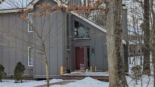 Frost Hollow by Avantstay Deck w/ Grill, Game Room Loft